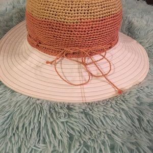 Helen Kaminski straw hat MINT